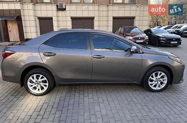 Седан Toyota Corolla 2017 в 