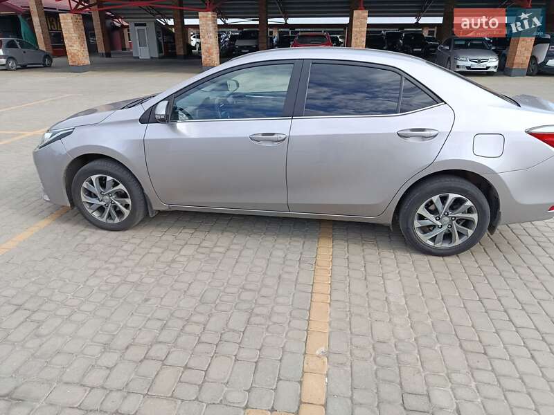Седан Toyota Corolla 2018 в Львові