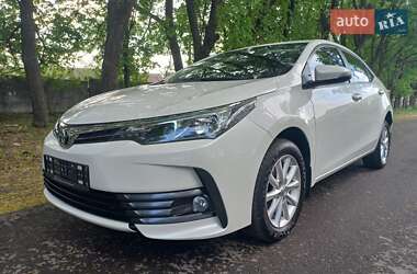 Седан Toyota Corolla 2017 в 