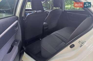 Седан Toyota Corolla 2017 в 