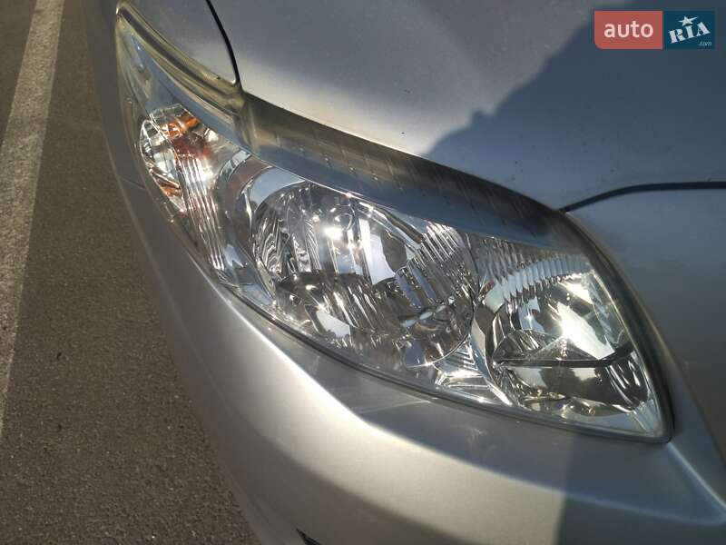 Седан Toyota Corolla 2009 в Харькове