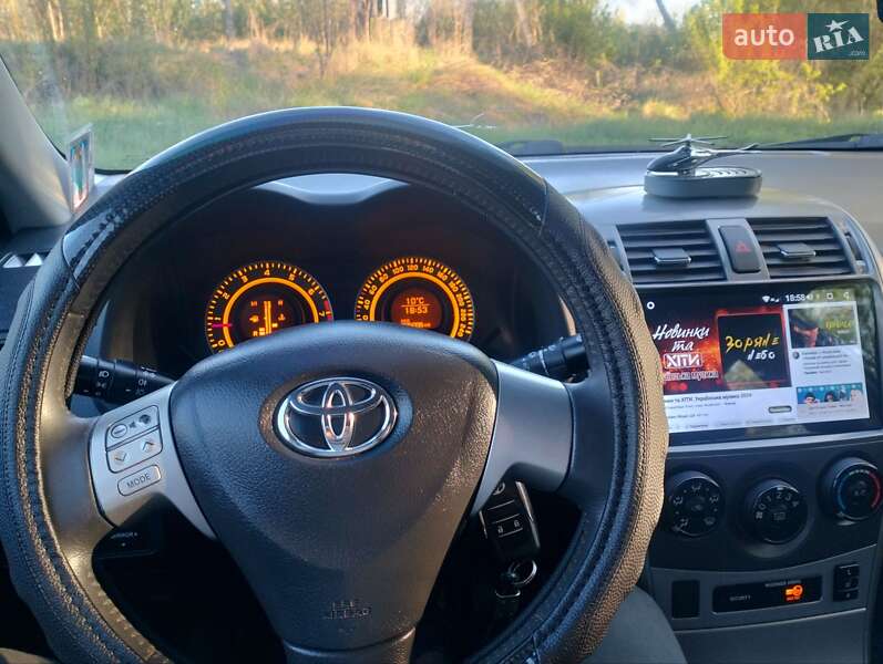 Седан Toyota Corolla 2010 в Мурованих Курилівцях