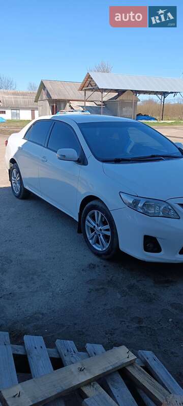 Седан Toyota Corolla 2011 в Вижнице