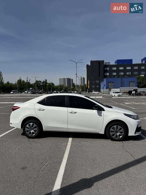 Седан Toyota Corolla 2017 в Києві