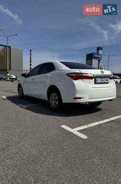 Седан Toyota Corolla 2017 в 