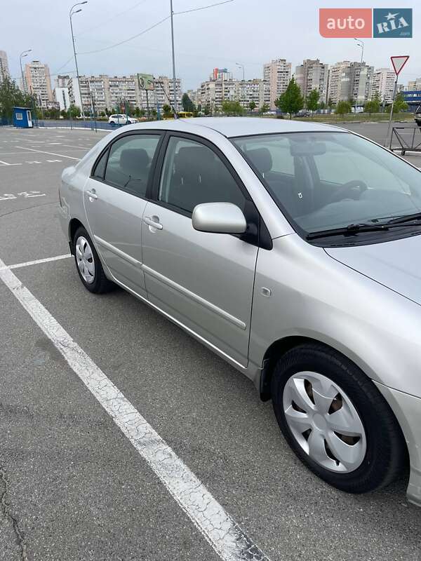 Седан Toyota Corolla 2005 в Киеве