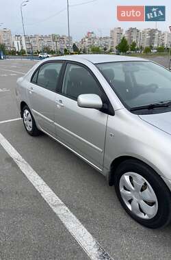 Седан Toyota Corolla 2005 в 