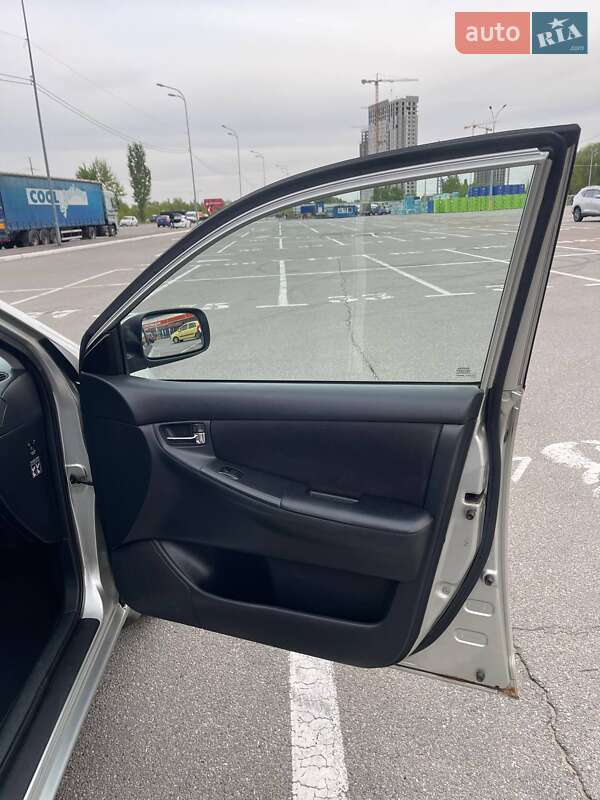 Седан Toyota Corolla 2005 в Киеве