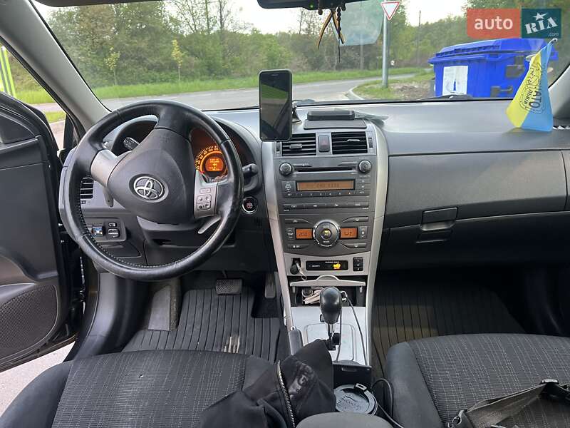 Седан Toyota Corolla 2008 в Львові
