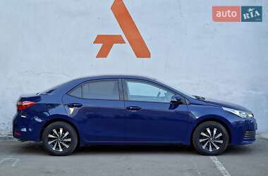 Седан Toyota Corolla 2018 в 
