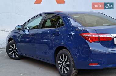 Седан Toyota Corolla 2018 в 