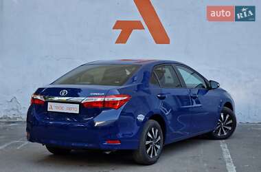 Седан Toyota Corolla 2018 в 