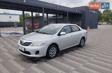Седан Toyota Corolla 2010 в Львове