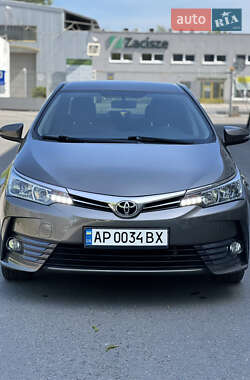 Седан Toyota Corolla 2017 в 