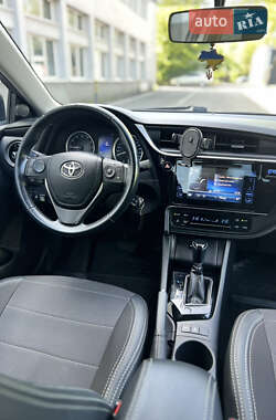 Седан Toyota Corolla 2017 в 