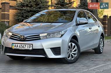 Седан Toyota Corolla 2016 в Киеве