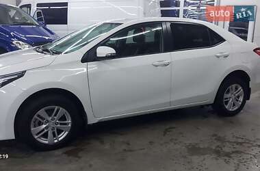 Седан Toyota Corolla 2014 в 