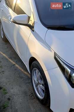 Седан Toyota Corolla 2013 в 