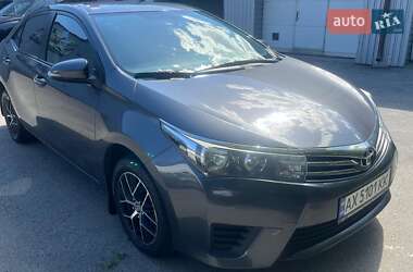 Седан Toyota Corolla 2015 в 