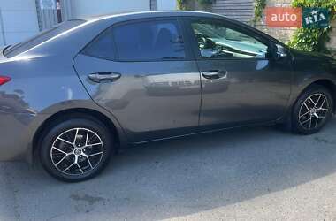 Седан Toyota Corolla 2015 в 