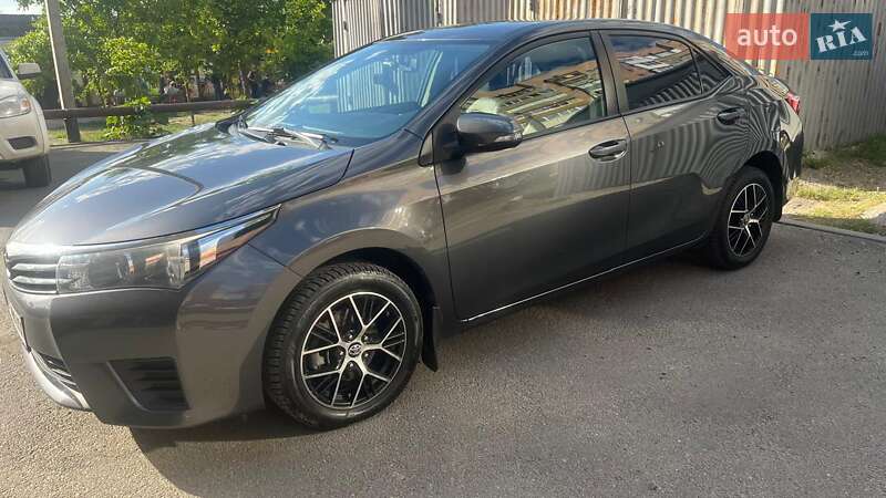Седан Toyota Corolla 2015 в Харькове
