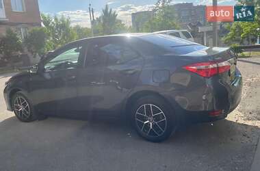 Седан Toyota Corolla 2015 в 