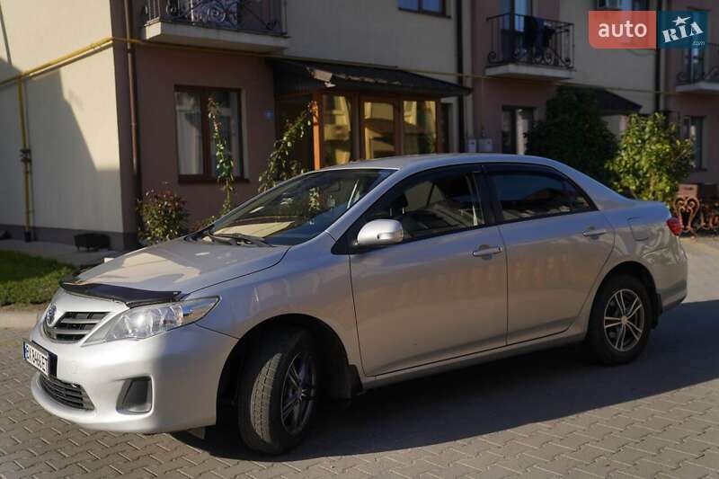 Седан Toyota Corolla 2011 в Хмельницькому