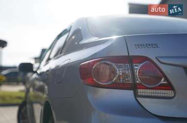 Седан Toyota Corolla 2011 в 