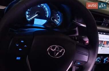 Седан Toyota Corolla 2013 в 