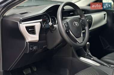 Седан Toyota Corolla 2015 в 