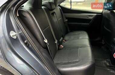 Седан Toyota Corolla 2015 в 