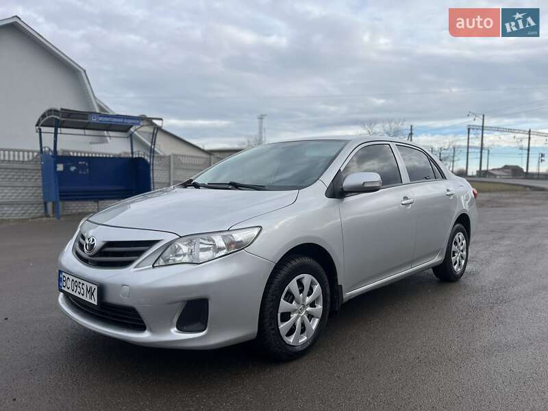 Седан Toyota Corolla 2012 в 