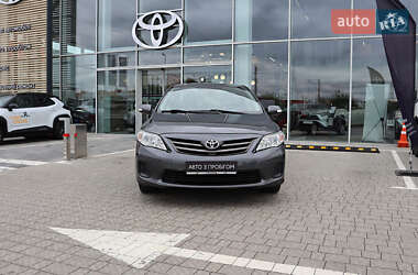 Седан Toyota Corolla 2013 в 