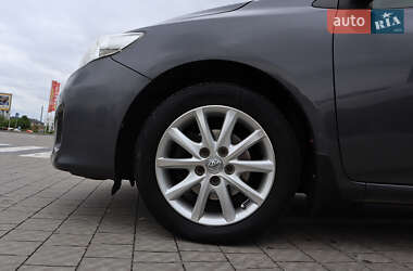 Седан Toyota Corolla 2013 в 