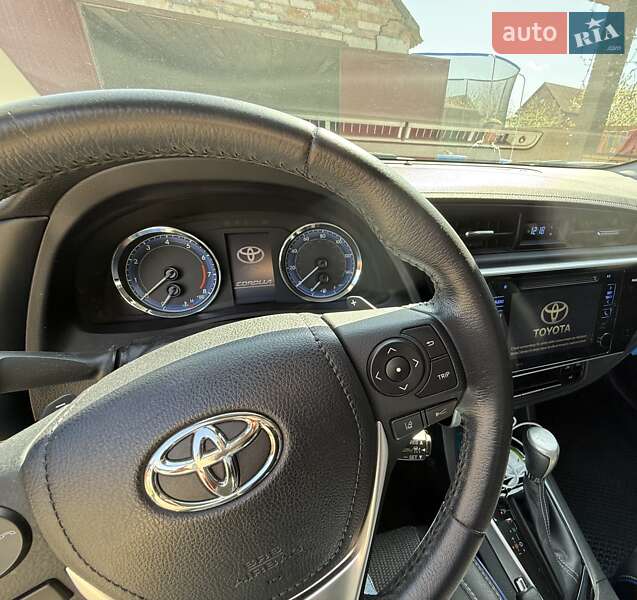 Седан Toyota Corolla 2017 в Кропивницькому