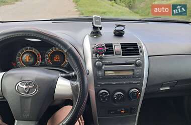 Седан Toyota Corolla 2013 в 
