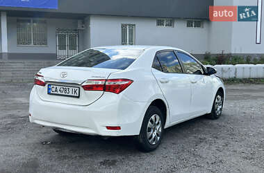 Седан Toyota Corolla 2013 в 