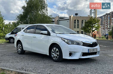 Седан Toyota Corolla 2013 в 