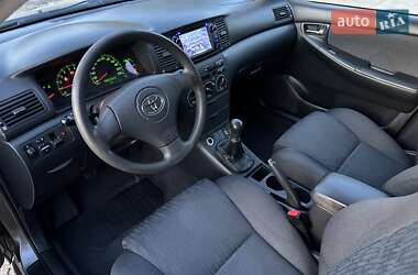 Седан Toyota Corolla 2004 в 