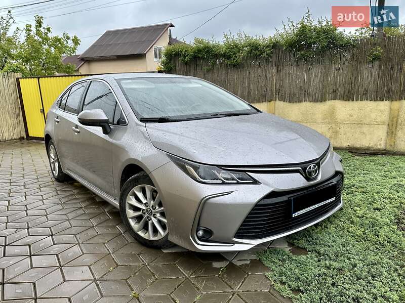Седан Toyota Corolla 2019 в 