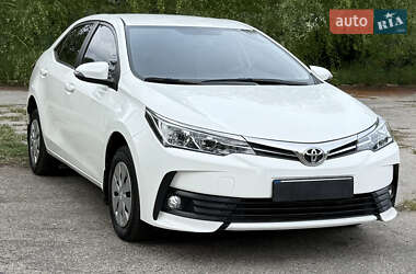 Седан Toyota Corolla 2017 в 