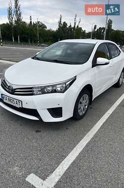 Седан Toyota Corolla 2015 в Киеве
