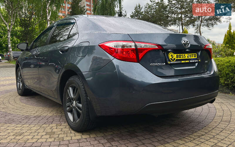 Седан Toyota Corolla 2016 в Львове
