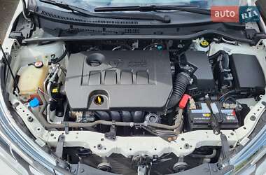 Седан Toyota Corolla 2018 в 