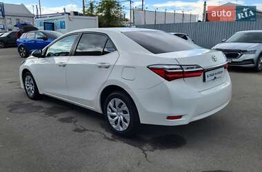 Седан Toyota Corolla 2018 в 