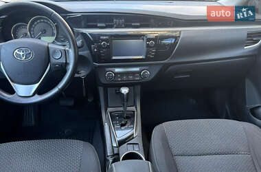 Седан Toyota Corolla 2013 в 