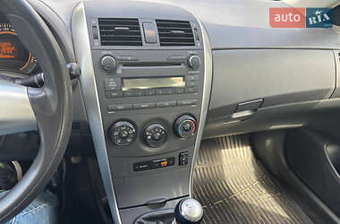 Седан Toyota Corolla 2011 в 