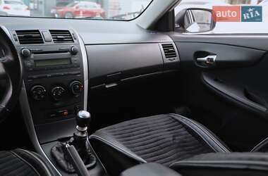 Седан Toyota Corolla 2013 в 