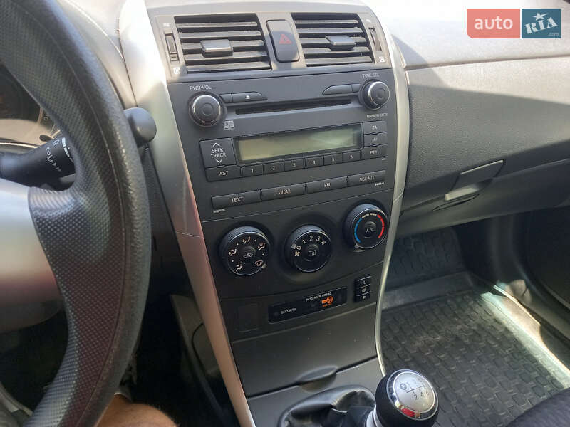 Седан Toyota Corolla 2011 в Львові