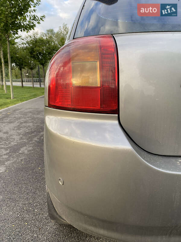 Хетчбек Toyota Corolla 2003 в Дніпрі